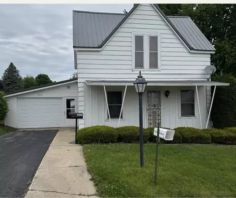 207 4th St, Mineral Point, WI 53565