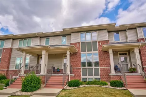 1422 Smithfield Dr, Sun Prairie, WI 53590