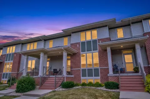 1422 Smithfield Dr, Sun Prairie, WI 53590
