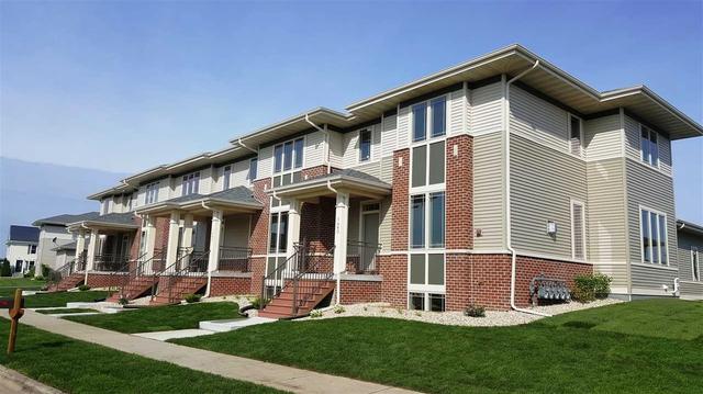 1422 Smithfield Dr, Sun Prairie, WI 53590