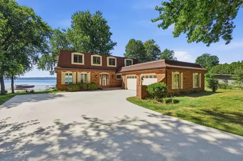 3017 Dianne Dr, Middleton, WI 53562