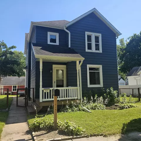 618 W Cook St, Portage, WI 53901