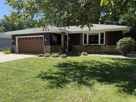 345 Beechwood Dr, Janesville, WI 53548