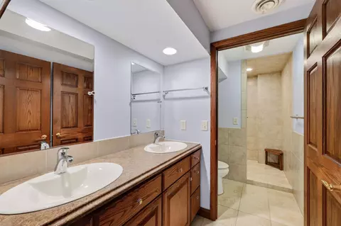 Bath - 1233 E Johnson St, Madison, WI 53703 photo 6 of 7