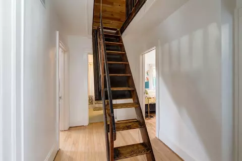 Entry Way - 1233 E Johnson St, Madison, WI 53703 photo 4 of 6