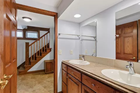 Bath - 1233 E Johnson St, Madison, WI 53703 photo 5 of 7