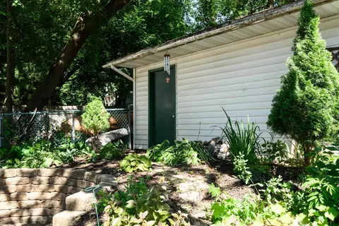 Exterior - 1233 E Johnson St, Madison, WI 53703 photo 21 of 22