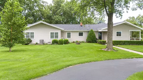 Exterior - 3531 E Shopiere Ln, Beloit, WI 53511 photo 3 of 32