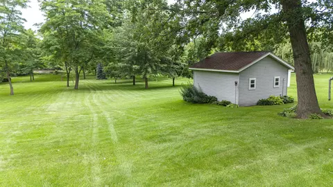Exterior - 3531 E Shopiere Ln, Beloit, WI 53511 photo 24 of 32