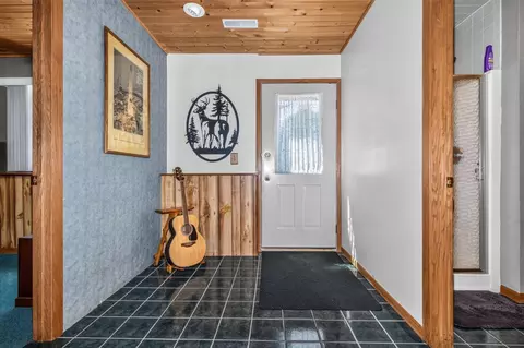 Entry Way - 1801 Rangeline Rd, Eagle River, WI 54521 photo 4 of 4