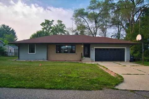 214 Breezy Point Dr, Pardeeville, WI 53954