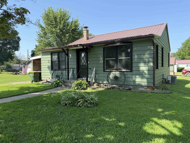 941 S 5th St, Prairie Du Chien, WI 53821