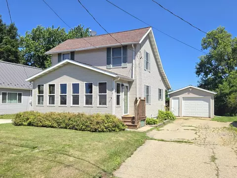 119 Waupun St, Friesland, WI 53935