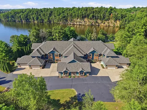40 Illinois Ave #8, Wisconsin Dells, WI 53965