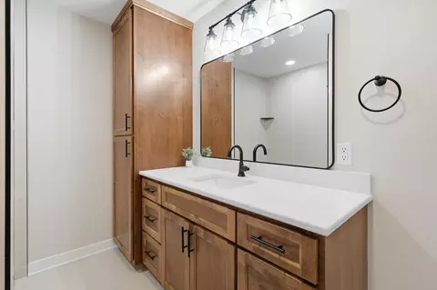 Bath - 102 E 3rd Ave, Brodhead, WI 53520 photo 4 of 10
