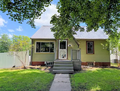 820 N Wacouta Ave, Prairie Du Chien, WI 53821
