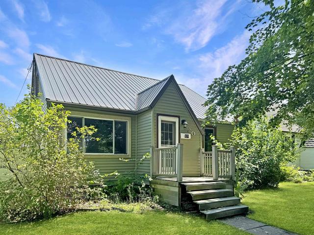 820 N Wacouta Ave, Prairie Du Chien, WI 53821