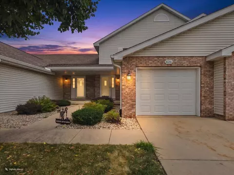 626 Village Ln, Sun Prairie, WI 53590