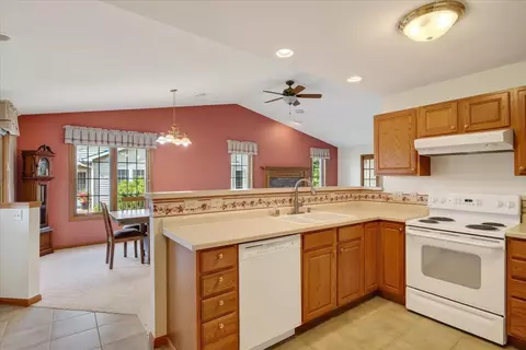 673 Springbrook Cir #65, Deforest, WI 53532 photo 19