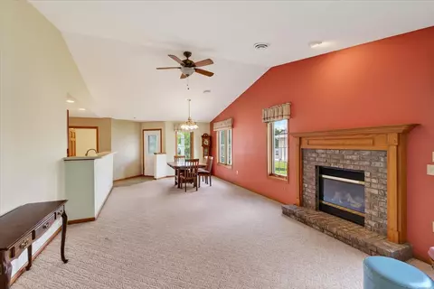 673 Springbrook Cir #65, Deforest, WI 53532 photo 13