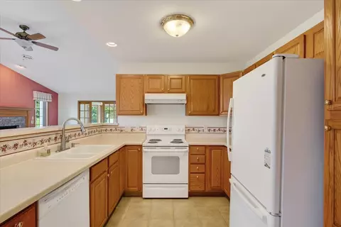 673 Springbrook Cir #65, Deforest, WI 53532 photo 18