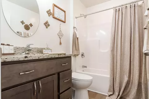 Bath - 2143 Christilla Dr, Beloit, WI 53511 photo 2 of 4