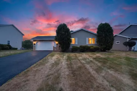 2306 Pine View Ln, Janesville, WI 53546