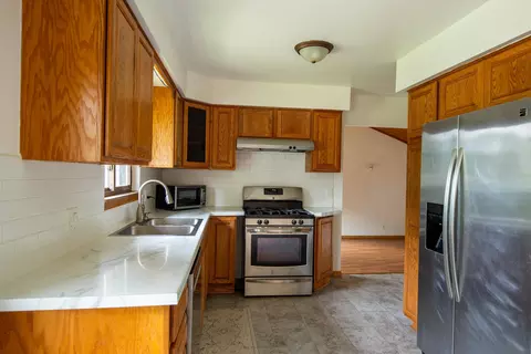 905 Flora Ln, Madison, WI 53714