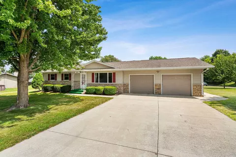 630 S Main St, Markesan, WI 53946
