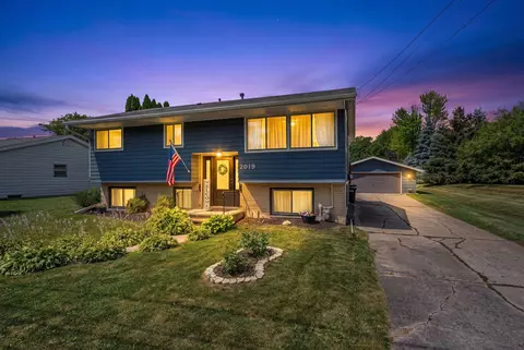 Exterior - 2019 Mitchell St, Oshkosh, WI 54901 photo 8 of 8
