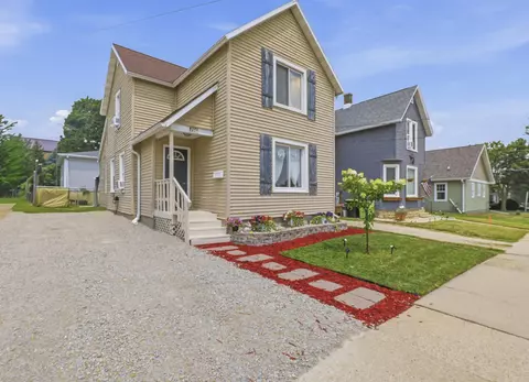 206 4th St, Beaver Dam, WI 53916