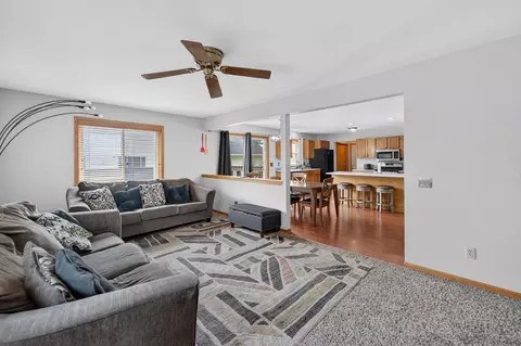 104 Woodview Dr, Cottage Grove, WI 53527
