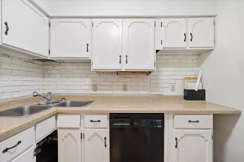 Kitchen - 2202 Post Rd, Madison, WI 53713 photo 3 of 4