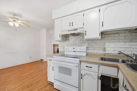 Kitchen - 2202 Post Rd, Madison, WI 53713 photo 4 of 4