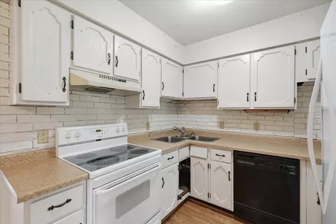 Kitchen - 2202 Post Rd, Madison, WI 53713 photo 2 of 4