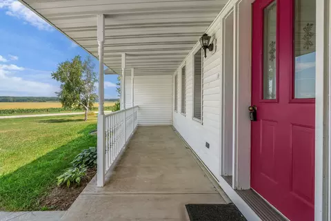 Exterior - w13282 Carter Road, Ripon, WI 54971 photo 4 of 10