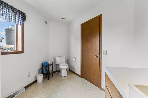 Bath - w13282 Carter Road, Ripon, WI 54971 photo 3 of 4