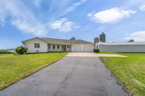 Exterior - w13282 Carter Road, Ripon, WI 54971 photo 5 of 10