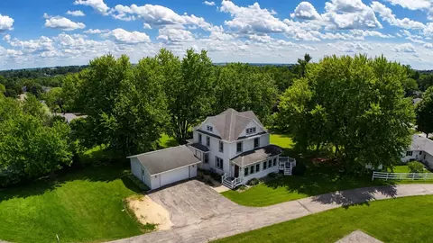 607 Dodge St, Mineral Point, WI 53565