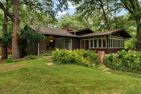 Exterior - 1750 E Ridge Rd, Beloit, WI 53511 photo 11 of 15