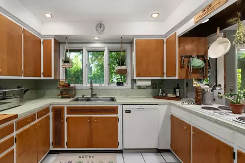 Kitchen - 1750 E Ridge Rd, Beloit, WI 53511 photo 2 of 6