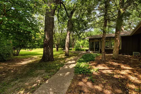 Exterior - 1750 E Ridge Rd, Beloit, WI 53511 photo 6 of 15