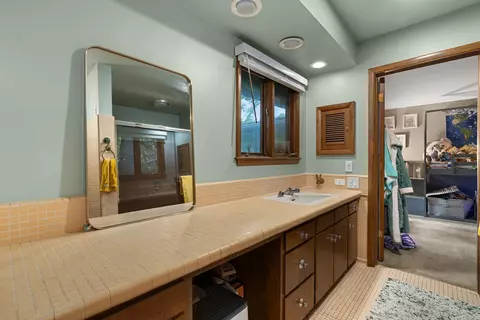 Bath - 1750 E Ridge Rd, Beloit, WI 53511 photo 2 of 6