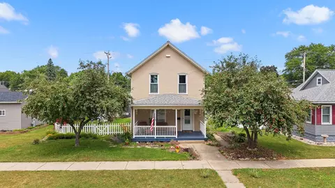 709 W Edgewater St, Portage, WI 53901