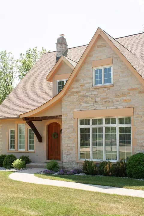 1046 Edinborough Ct, Lake Geneva, WI 53147