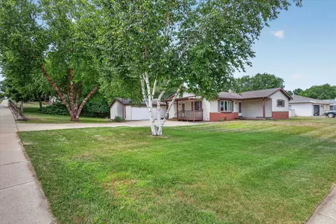 4 S Wright Rd, Janesville, WI 53546