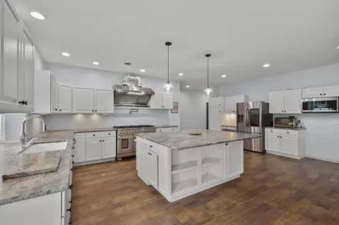 700 Paradise Dr, Stoughton, WI 53589