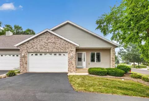 617 Nightingale Ln, Cottage Grove, WI 53527