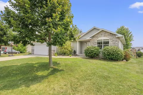 1904 Nighthawk Ln, Sauk City, WI 53583