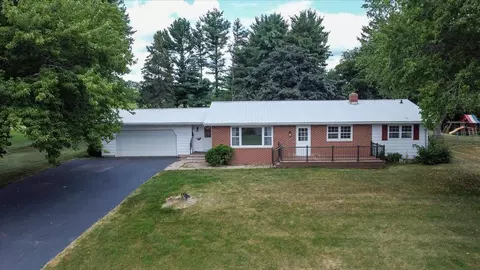 105 Holman Rd, Deerfield, WI 53531
